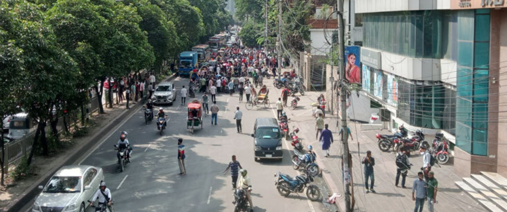 ধানমন্ডি ৩২ শিক্ষার্থীদের দখলে